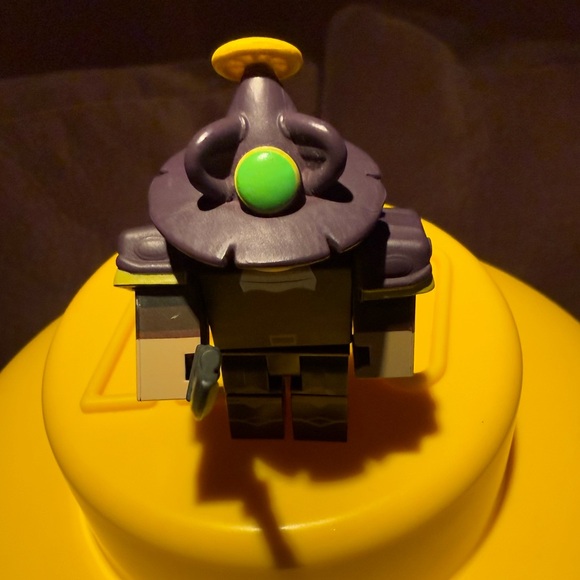 Roblox Dungeon Quest Industrial Mage Armor Figure - Picture 9 of 12